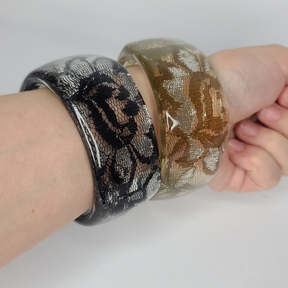 *SOLD* Vintage Lucite Bangle Bracelets Black Golden Brown Lace Wide Width 1980s - Picture 5 of 8